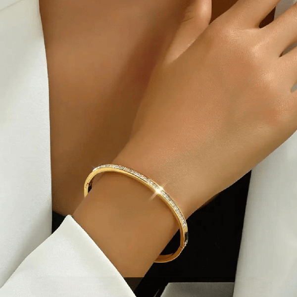 Pulsera de acero color dorado